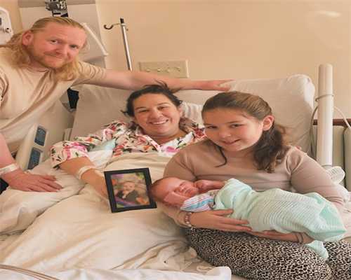 请问孕晚期怎样运动能有利顺产？爬楼梯这样的方式危险吗？现在每...